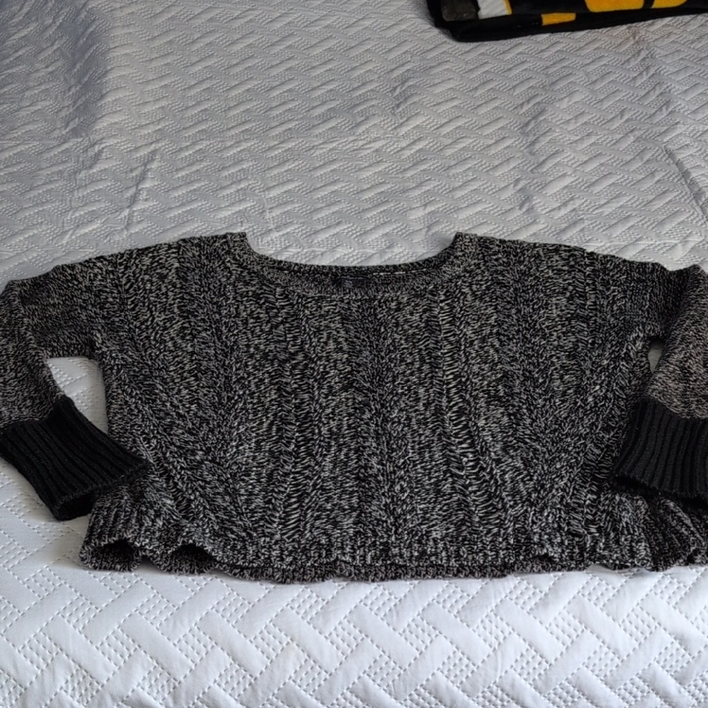 American Eagle Outfitters Black and Gray Crew Neck Sweater